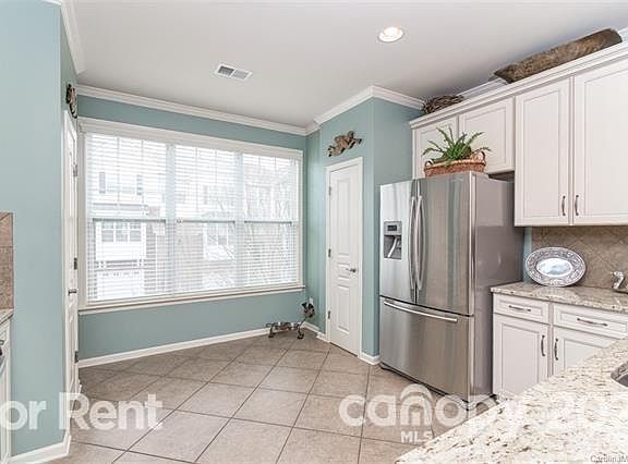 3rd image of 841 Windy Falls Dr
