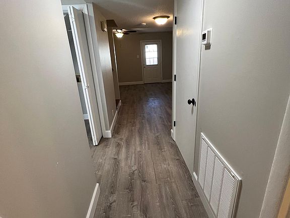 4th image of 9109 Parktop Ln #D