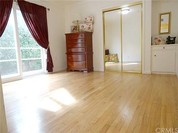 5th image of 1027 Novarro St
