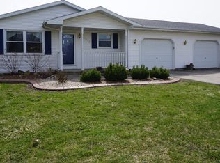 1012 E Scott St, Omro, WI 54963