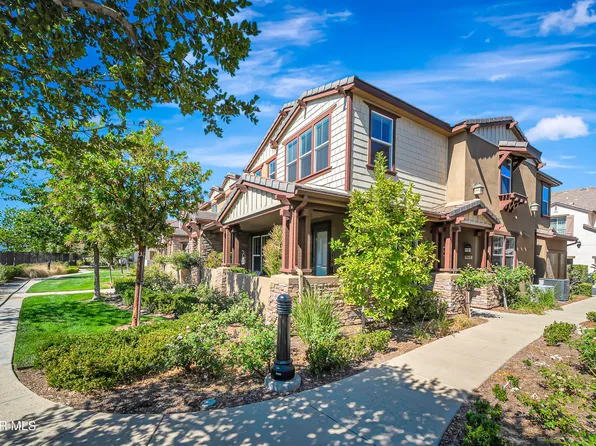 28606 Pietro Dr, Valencia, CA 91354
