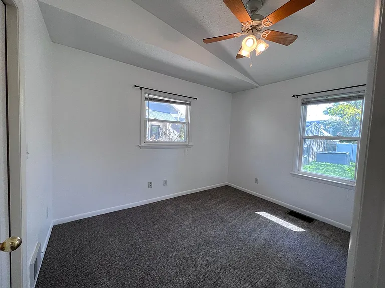 1008 Breton Rd SE — Photo 10