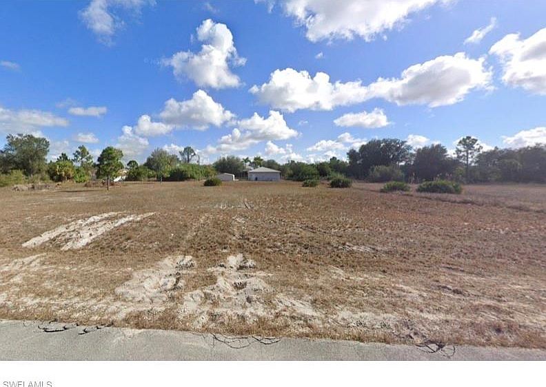 2nd image of 1810 Wells AVE