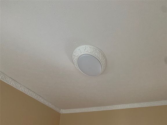 2nd image of 425 Whitney Valley Hts
