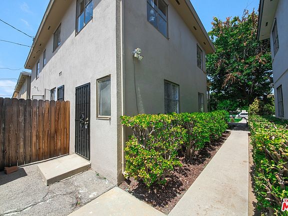 5th image of 3201 S Barrington Ave