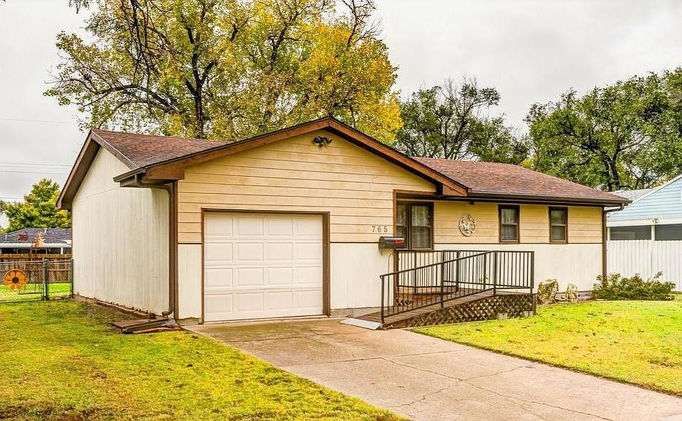 1st image of 765 Willow Dr