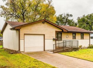 765 Willow Dr, Salina, KS 67401