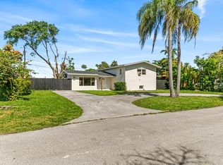 1215 NE 200th St, Miami, FL 33179