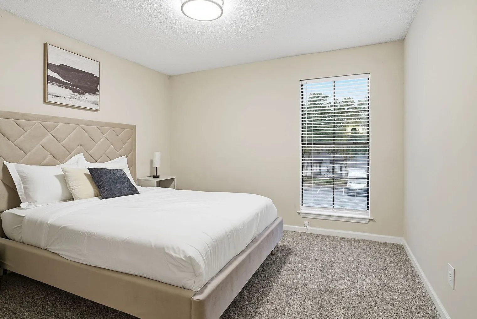 1 bed, 1.5 bath, 11194 sqft, $2,379 — Photo 3