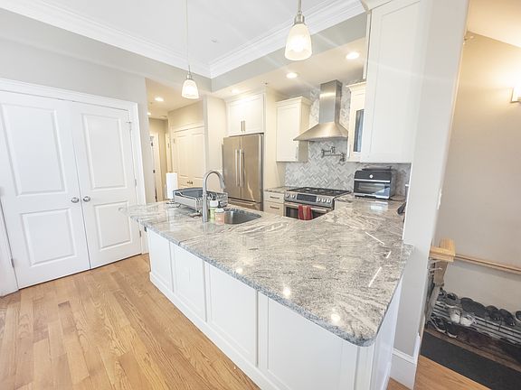 2nd image of 417 Putnam Ave #2