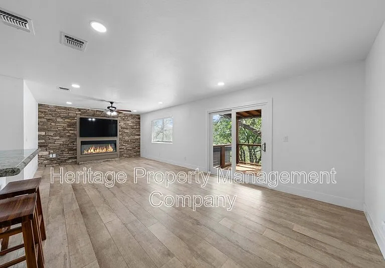 784 Hill Top Dr — Photo 5