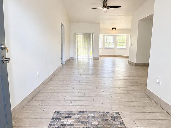 3rd image of 454 Cardinal Ct