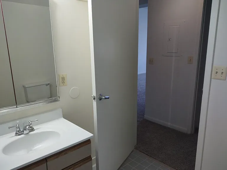 Marlboro Classic Apt & Redwood Square — Photo 53