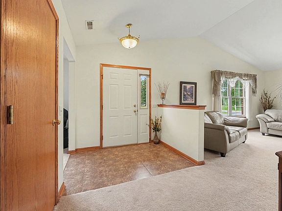 4th image of 18611 Villa Ct