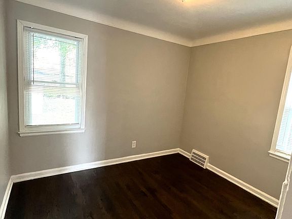 5th image of 8124 Sussex St
