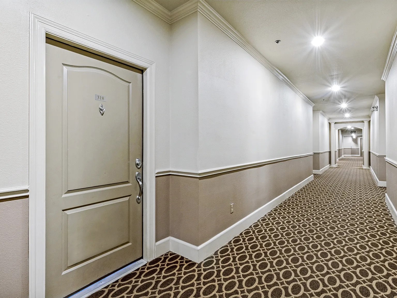 1 bed, 758 sqft, $1,975 — Photo 3