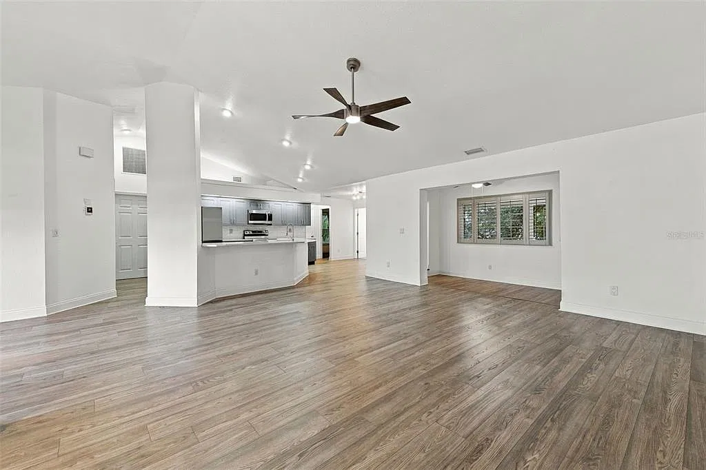 3 bed, 2.0 bath, 2217 sqft, $3,750 — Photo 4