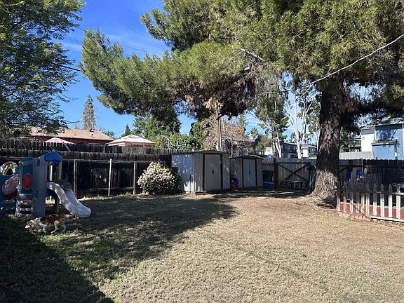 4th image of 776 N Cuyamaca St