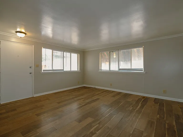1401-1403 S Frisco Ave — Photo 19