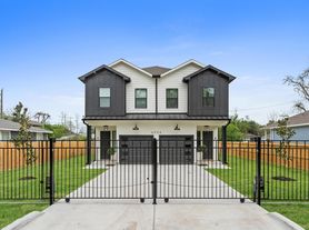 6904 Covington Dr