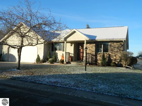 210 Cresthaven Ln, Mount Pleasant, MI 48858