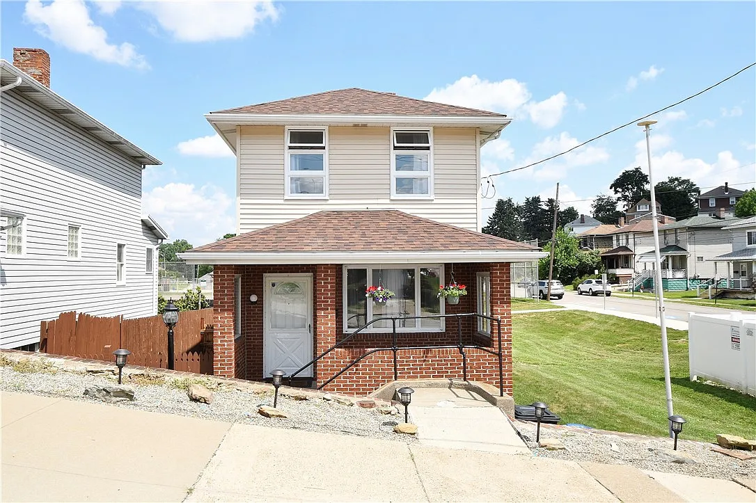 404 Emerson Ave photo 1