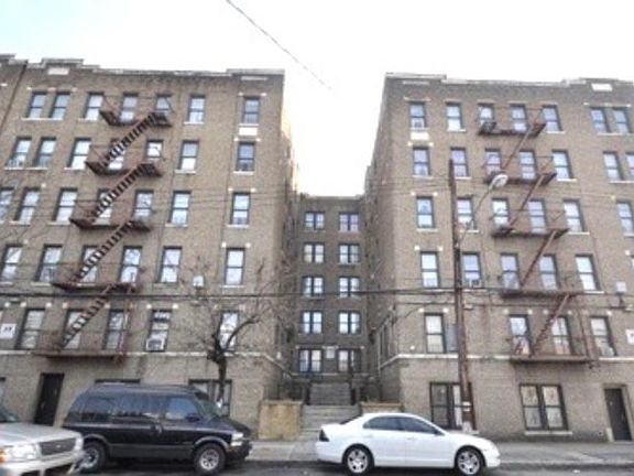 4th image of 4002-4004 Carpenter Ave #1
