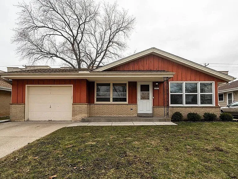 10915 W Harvard Ln — Photo 1