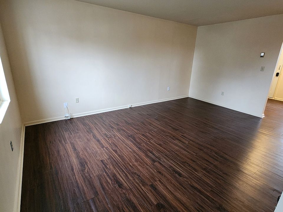 1st image of 708 Conway St NE #708
