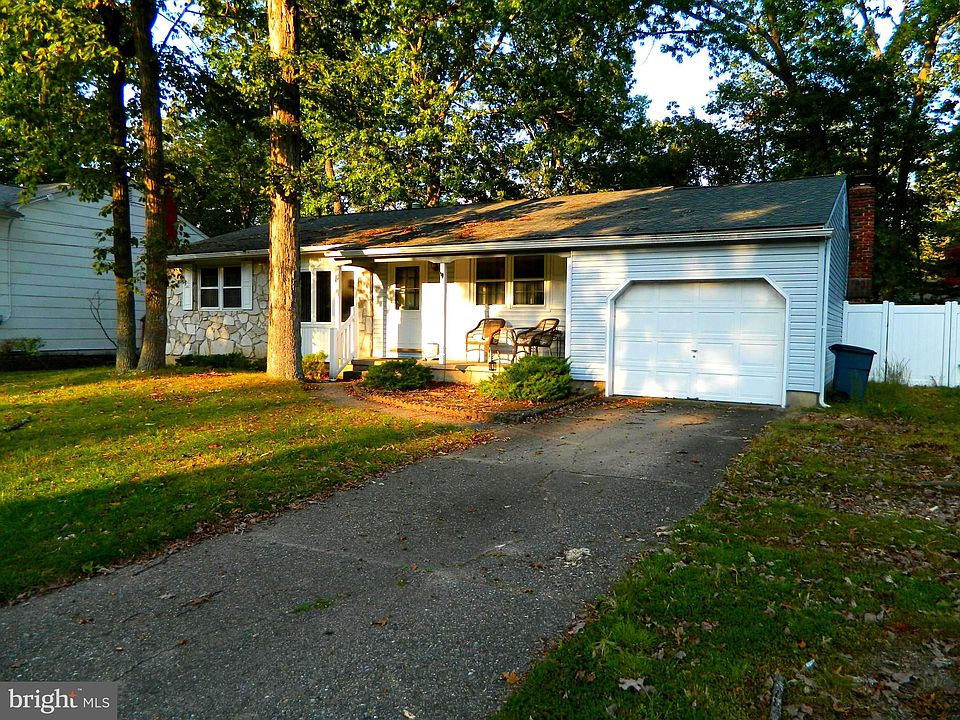 2nd image of 15 Indian Birch Rd