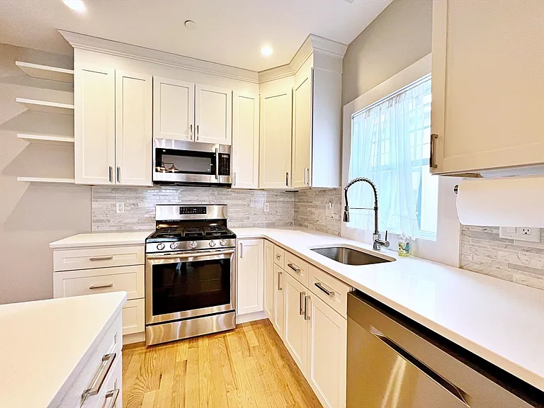 186 Havre St #8 — Photo 4