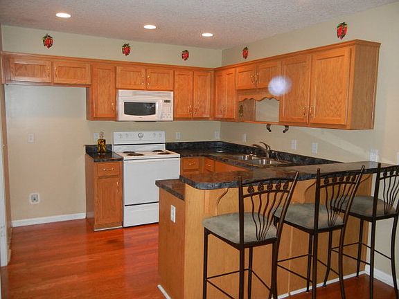 2nd image of 324 Brentwood Cir