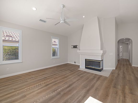 5th image of 42 Colony Way