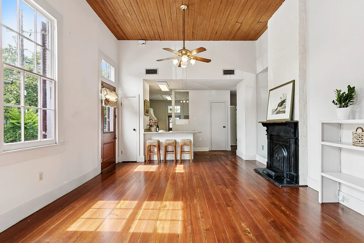 Building Photo - 803 Constantinople St