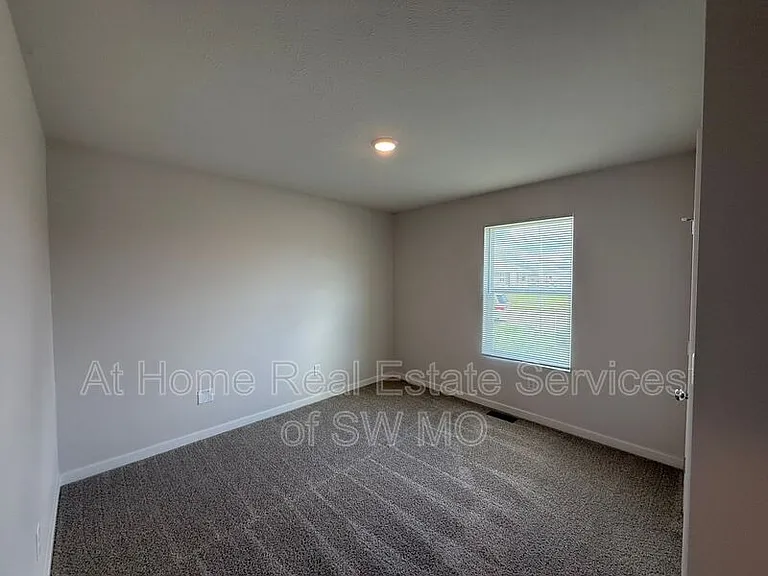 415 W Oak Lawn St — Photo 6