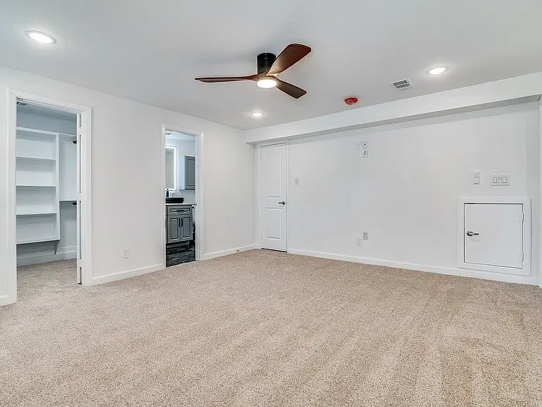 610 E Tyler St — Photo 9