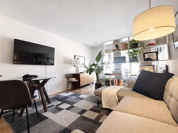 30 Christopher Street image 1 of 7