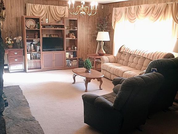 3rd image of 1311 Oakview Dr NE