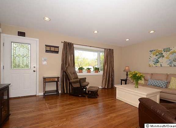3rd image of 60 Birch Dr