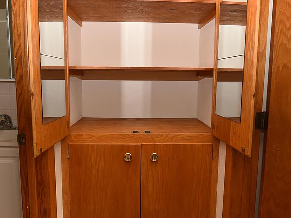 5th image of 221 Buron Ln APT 2