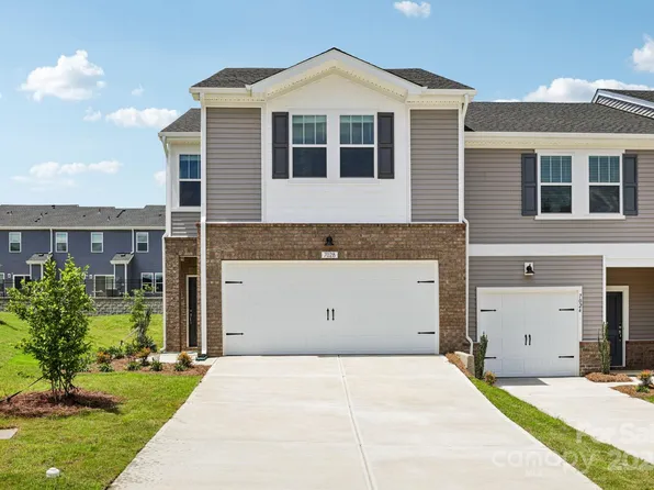8020 Hidden Springs Trl, Charlotte, NC 28216
