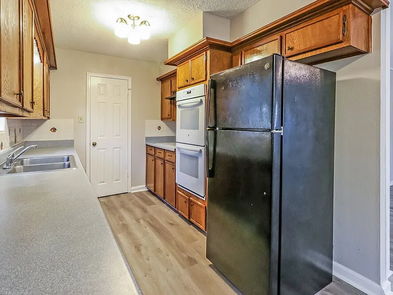 4714 Glendower Dr — Photo 8