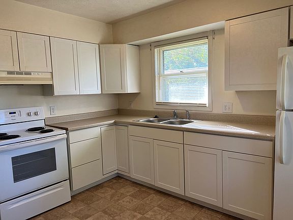 3rd image of 2938 N Smith Pike #5