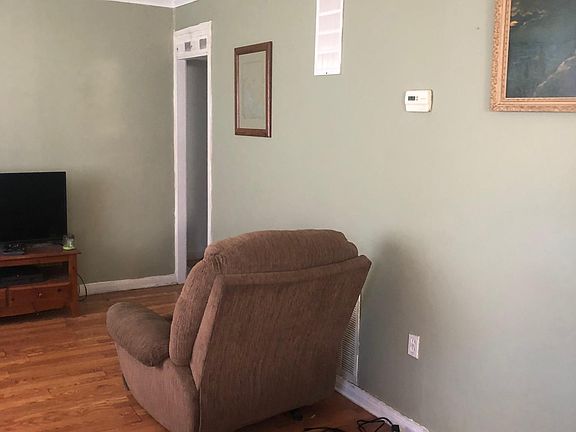 4th image of 304 N Bryan Ave
