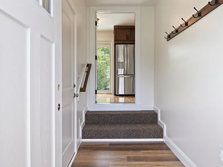 116 Winchester Dr — Photo 5