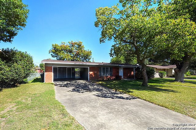 1st image of 259 Pinewood Ln