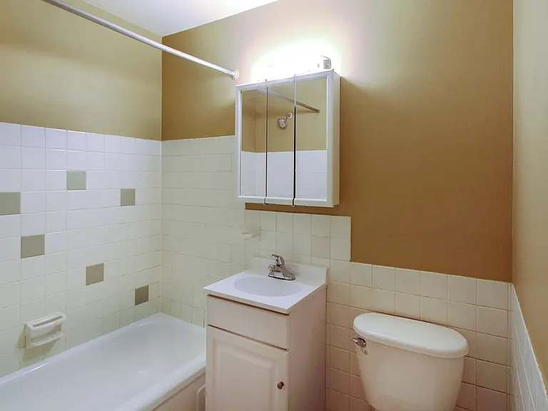 Maple Highlands Apartments — Photo 10