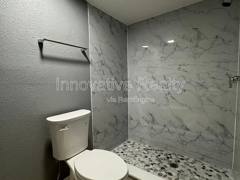 120 Blue Pointe Way #130 — Photo 8