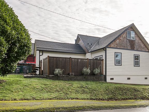4th image of 402 Burleigh