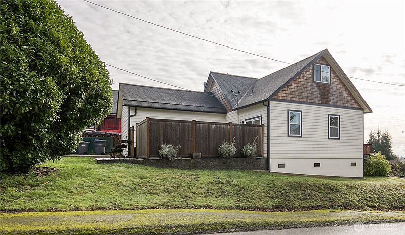 4th image of 402 Burleigh